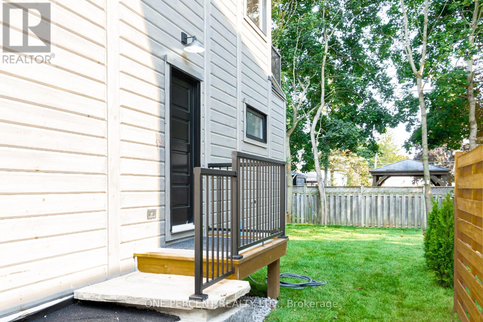 57 Rosehill Drive, Whitchurch-Stouffville, Ontario  L4A 2Y3 - Photo 2 - N12986768