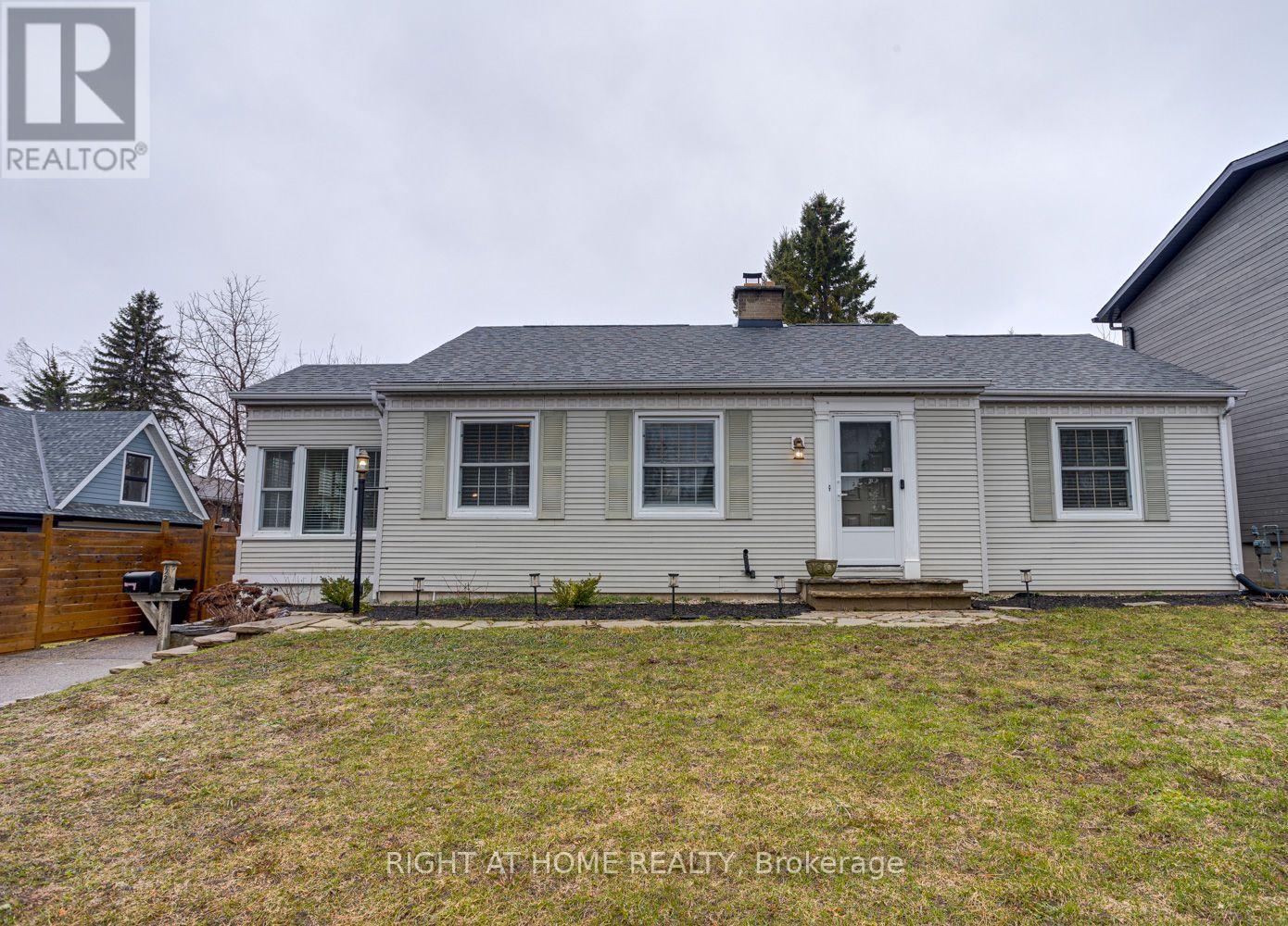 52 HIGHLAND AVENUE, Barrie, Ontario