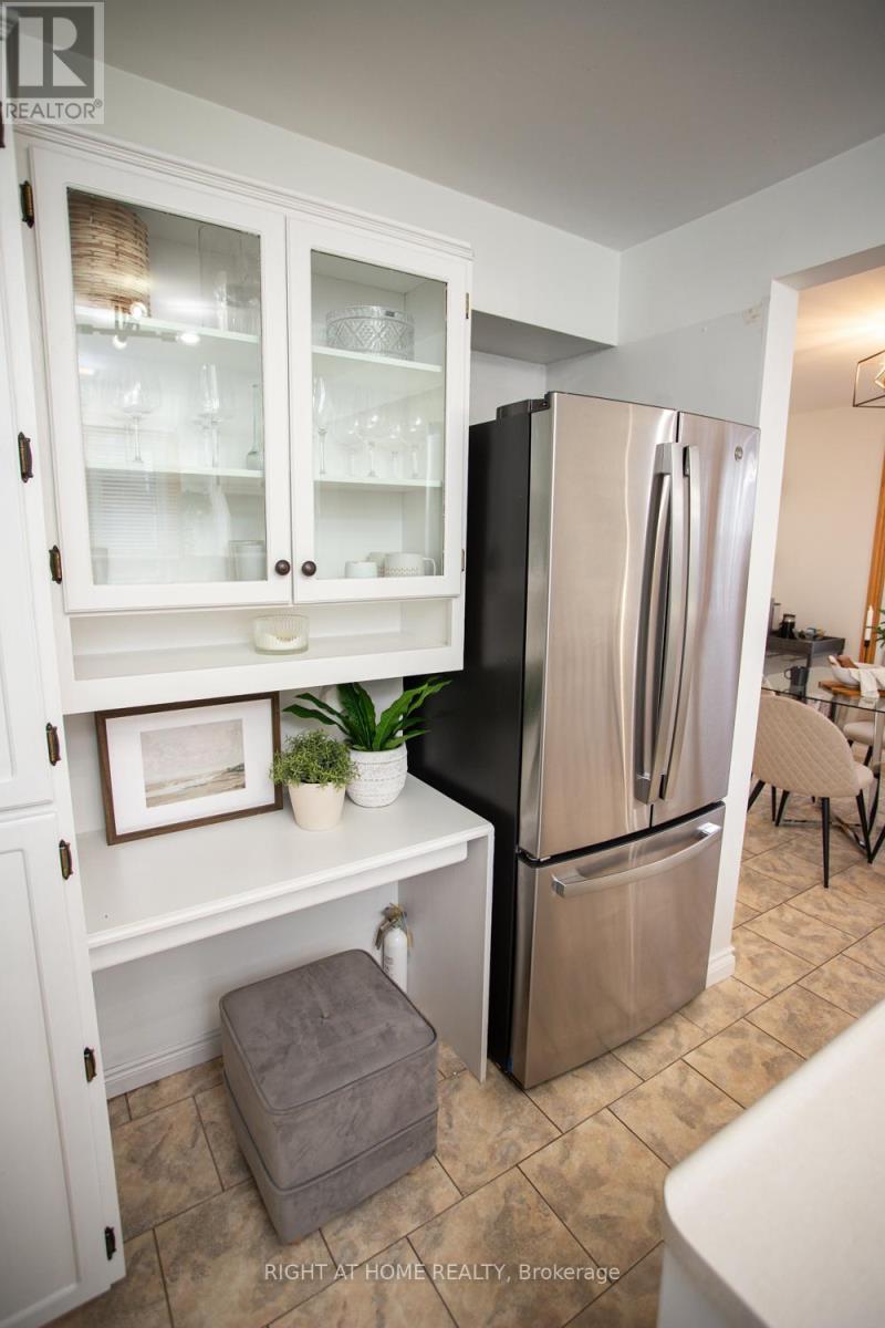 52 Highland Avenue, Barrie, Ontario  L4M 1N3 - Photo 10 - S12986770