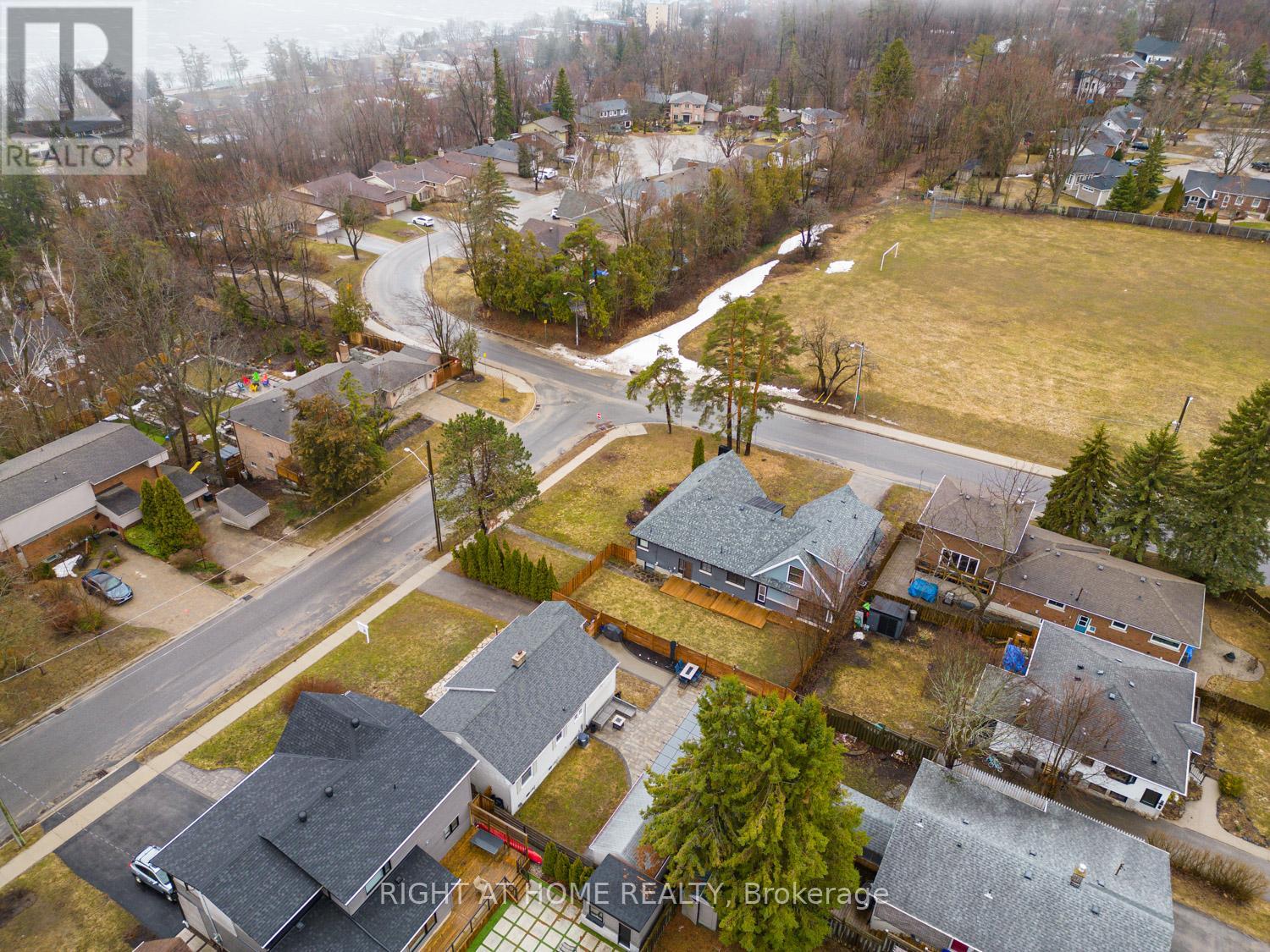 52 Highland Avenue, Barrie, Ontario  L4M 1N3 - Photo 33 - S12986770