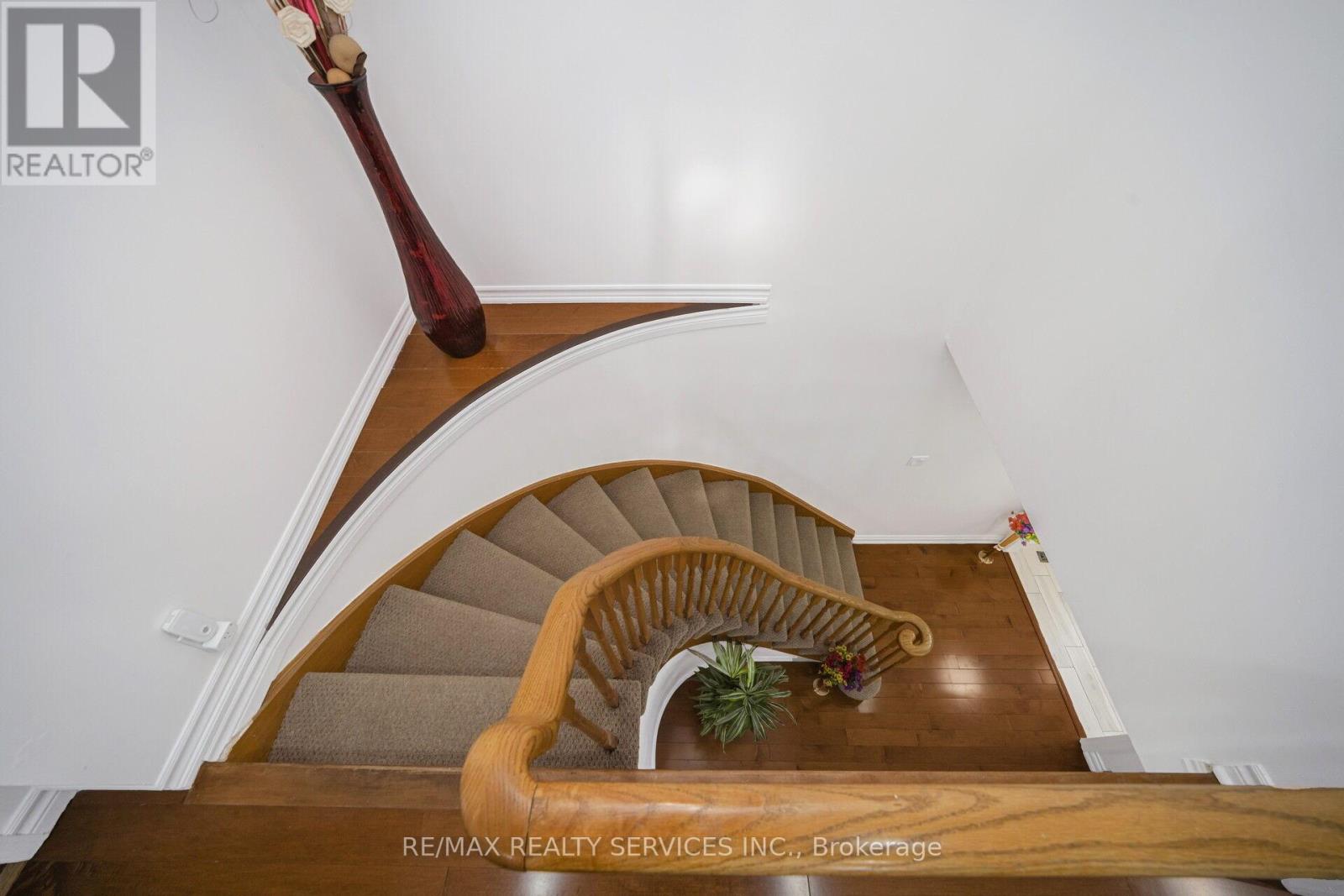 19 Wayne Nicol Drive, Brampton (Northwood Park), Ontario  L6X 3Z2 - Photo 25 - W12986714