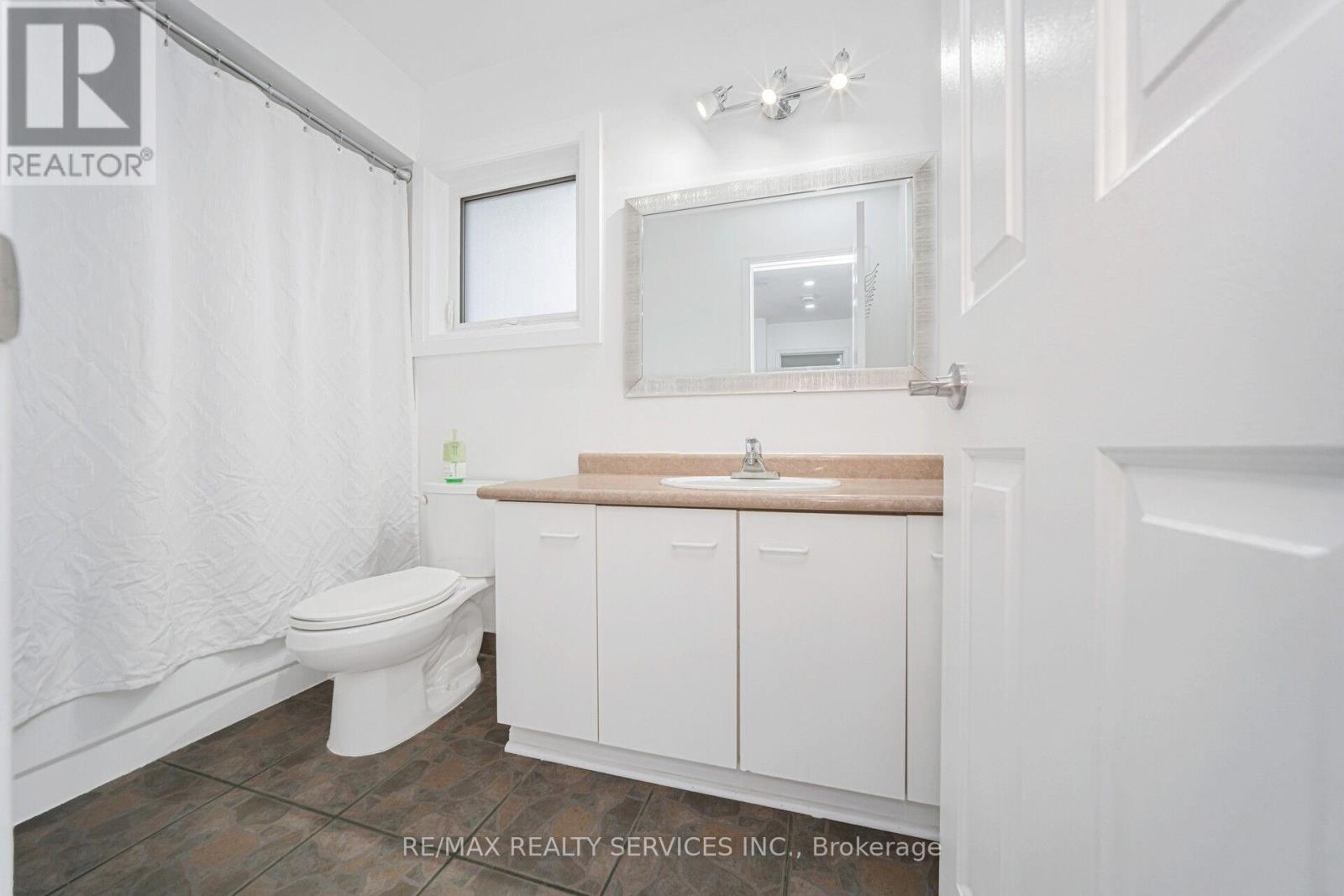 19 Wayne Nicol Drive, Brampton (Northwood Park), Ontario  L6X 3Z2 - Photo 29 - W12986714