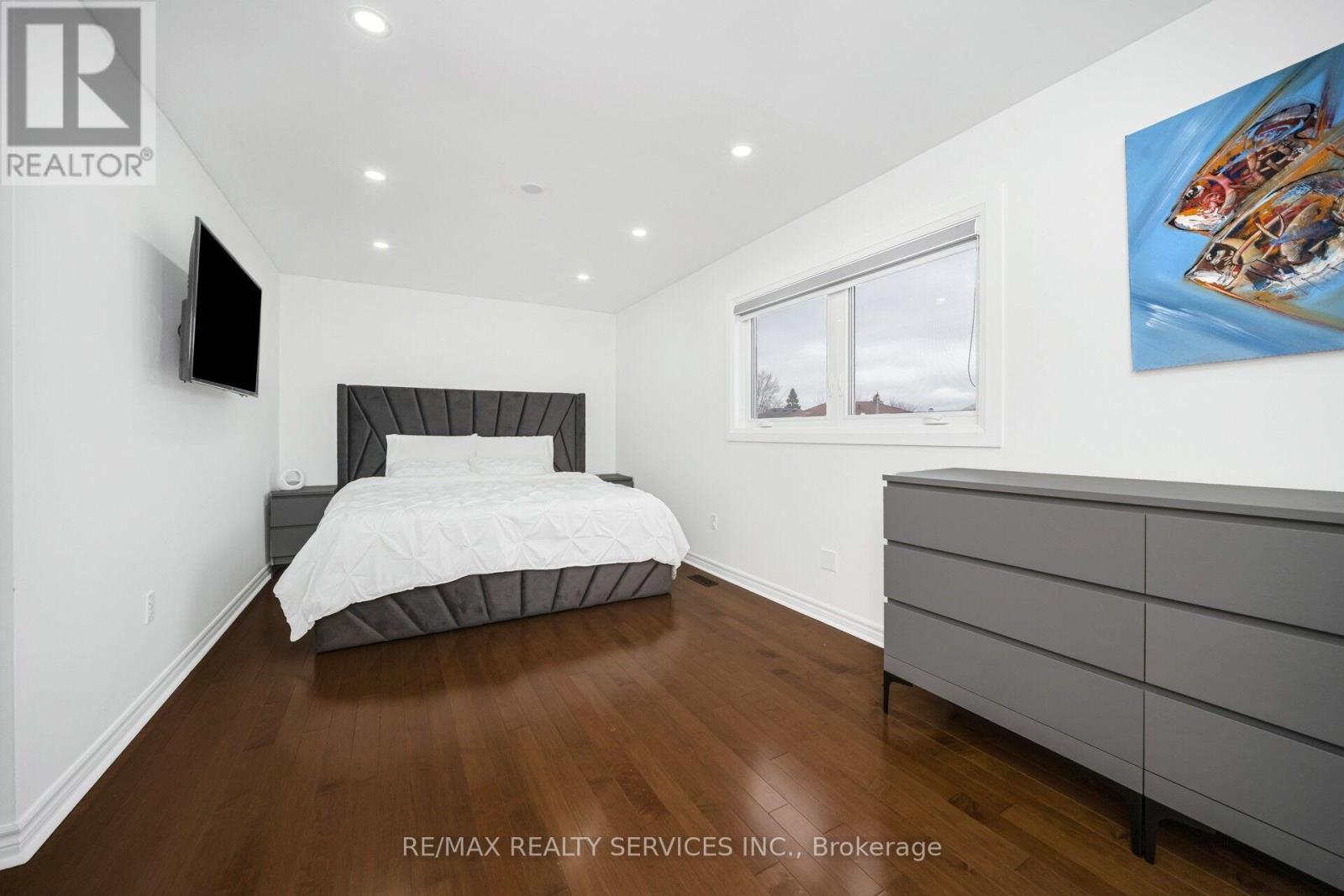 19 Wayne Nicol Drive, Brampton (Northwood Park), Ontario  L6X 3Z2 - Photo 31 - W12986714