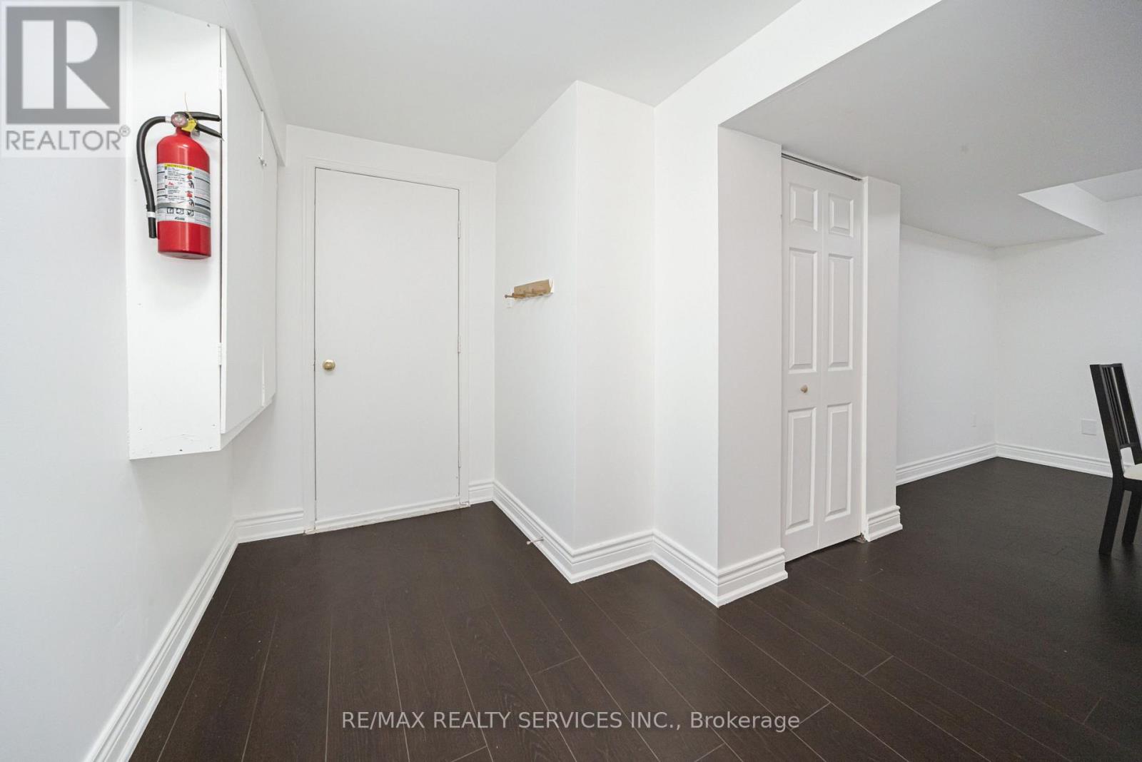 19 Wayne Nicol Drive, Brampton (Northwood Park), Ontario  L6X 3Z2 - Photo 37 - W12986714