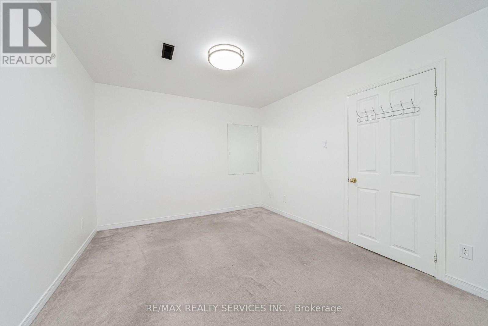 19 Wayne Nicol Drive, Brampton (Northwood Park), Ontario  L6X 3Z2 - Photo 44 - W12986714