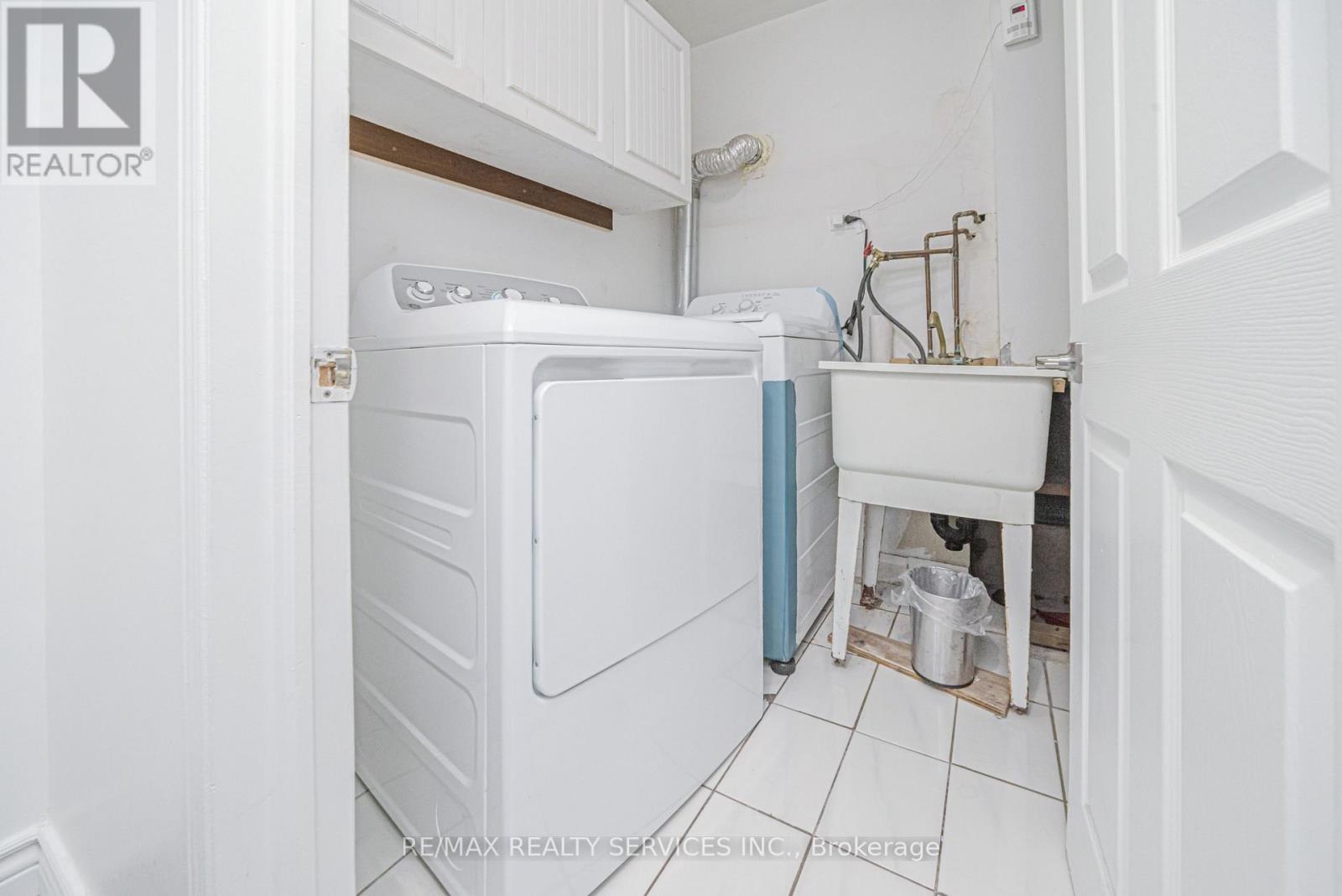 19 Wayne Nicol Drive, Brampton (Northwood Park), Ontario  L6X 3Z2 - Photo 46 - W12986714