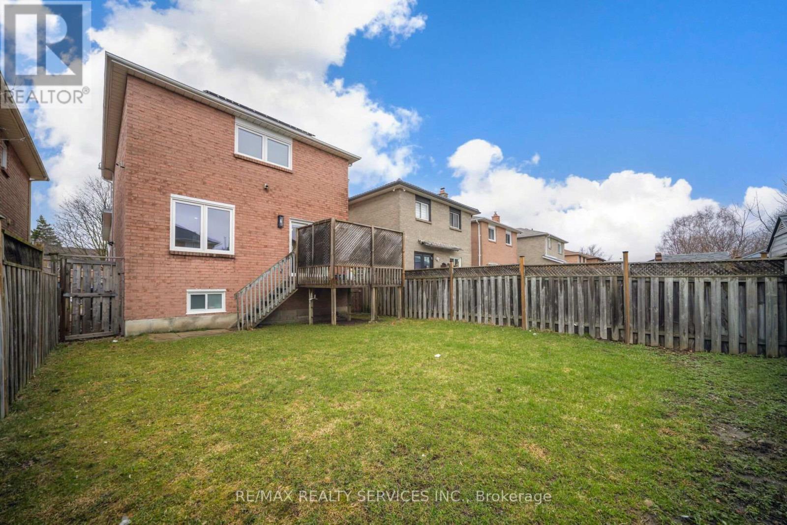 19 Wayne Nicol Drive, Brampton (Northwood Park), Ontario  L6X 3Z2 - Photo 49 - W12986714