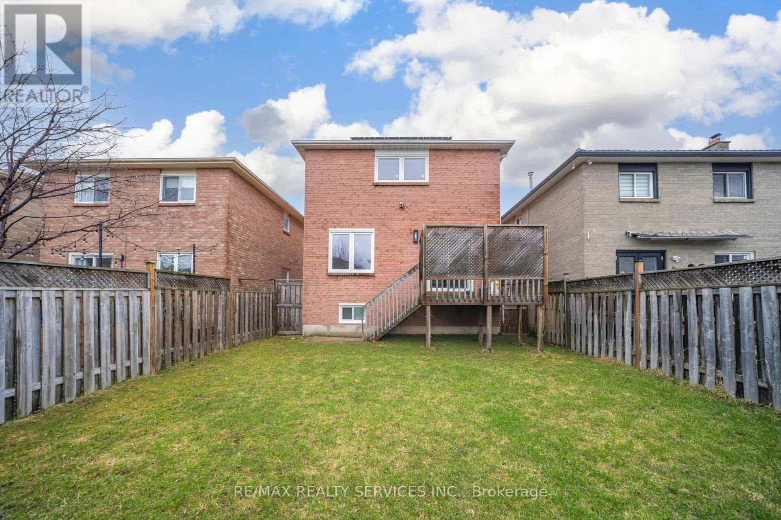 19 Wayne Nicol Drive, Brampton (Northwood Park), Ontario  L6X 3Z2 - Photo 50 - W12986714