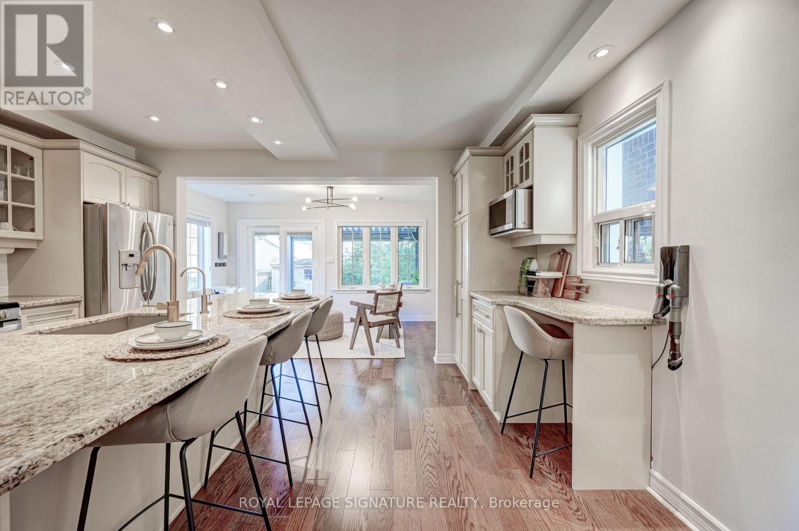 61 Government Road, Toronto (Kingsway South), Ontario  M8X 1W3 - Photo 14 - W12986716