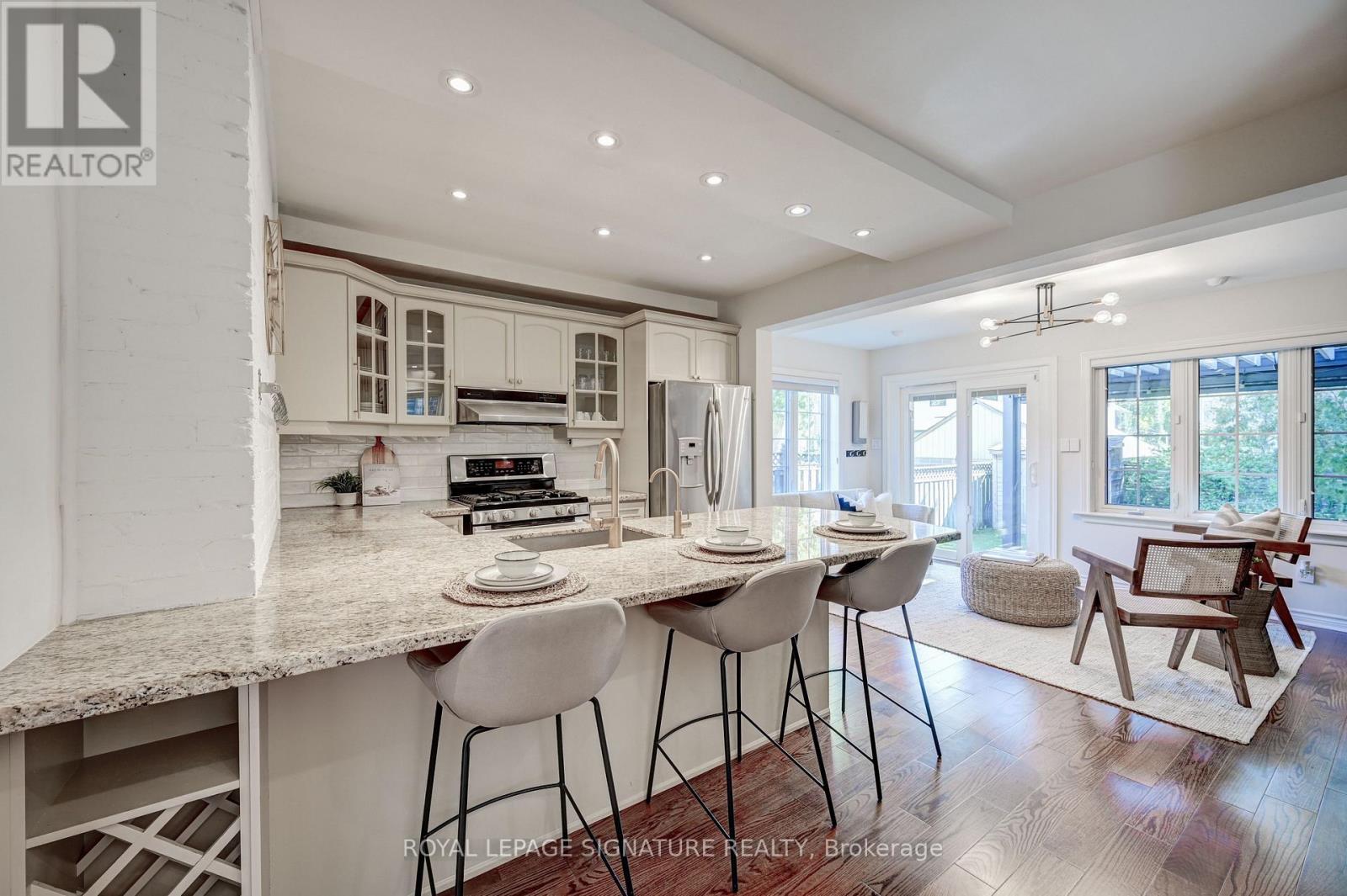 61 Government Road, Toronto (Kingsway South), Ontario  M8X 1W3 - Photo 15 - W12986716