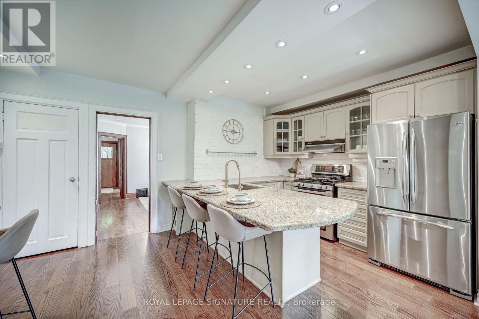 61 Government Road, Toronto (Kingsway South), Ontario  M8X 1W3 - Photo 16 - W12986716