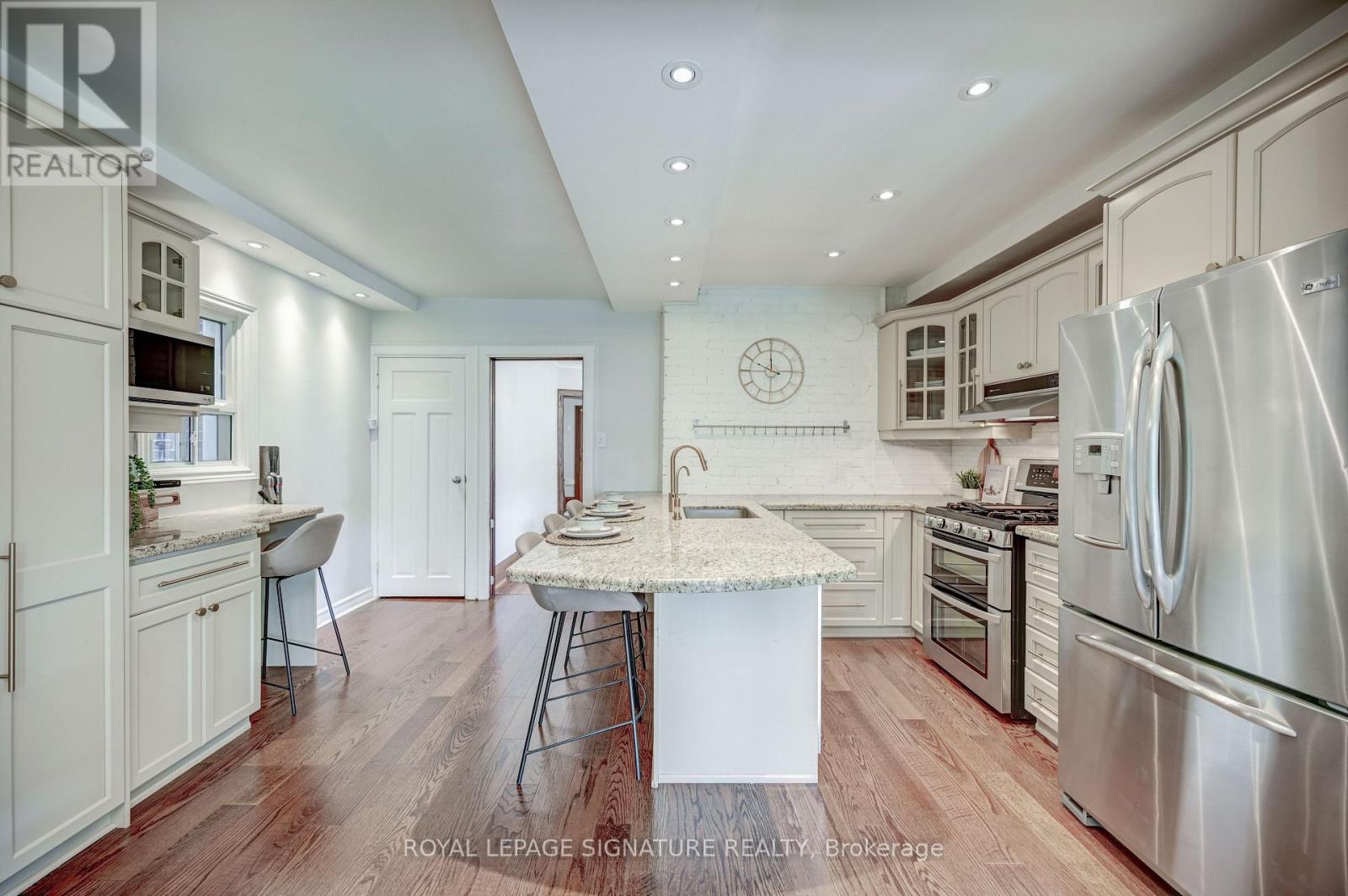 61 Government Road, Toronto (Kingsway South), Ontario  M8X 1W3 - Photo 17 - W12986716