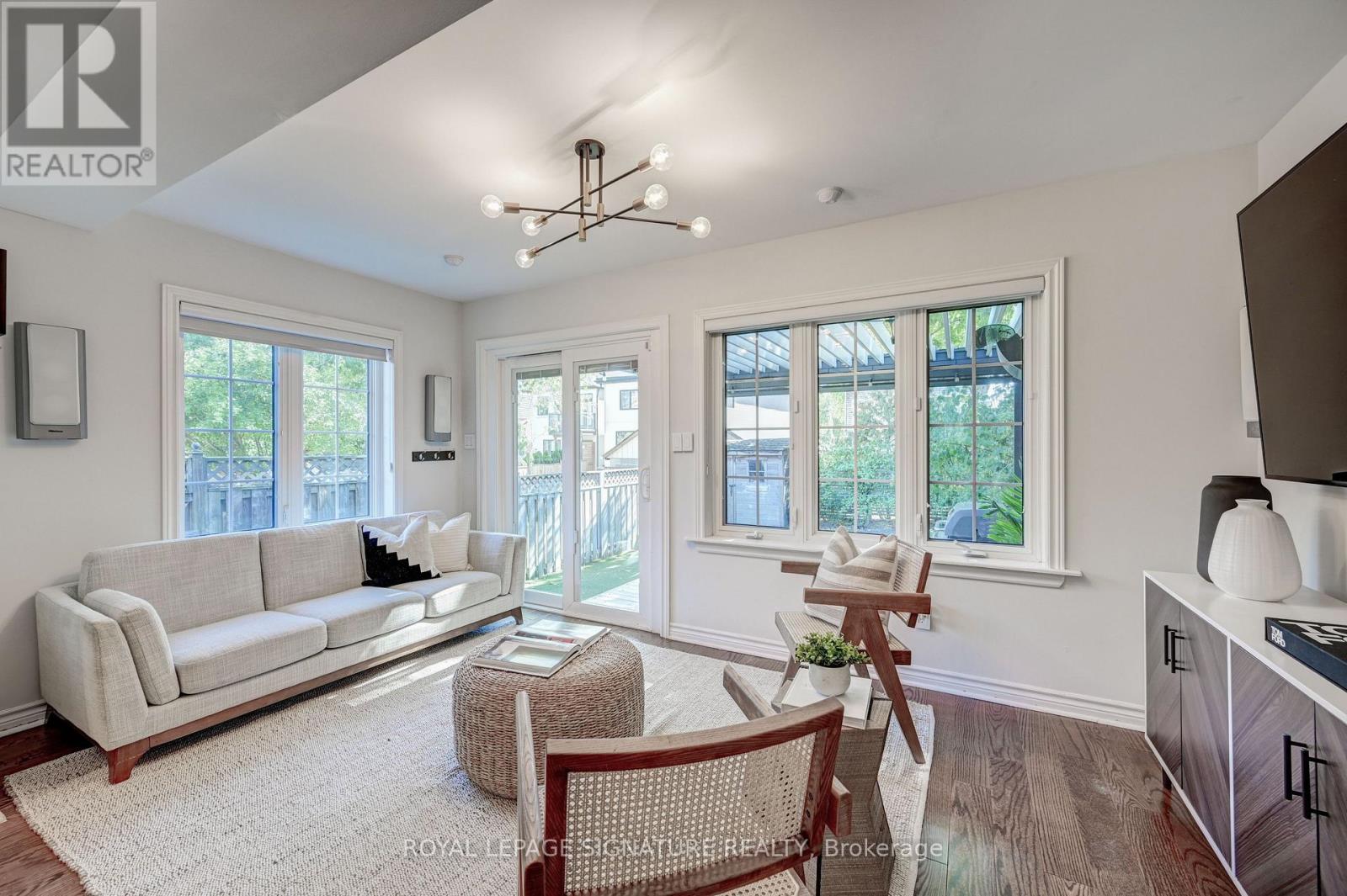 61 Government Road, Toronto (Kingsway South), Ontario  M8X 1W3 - Photo 22 - W12986716