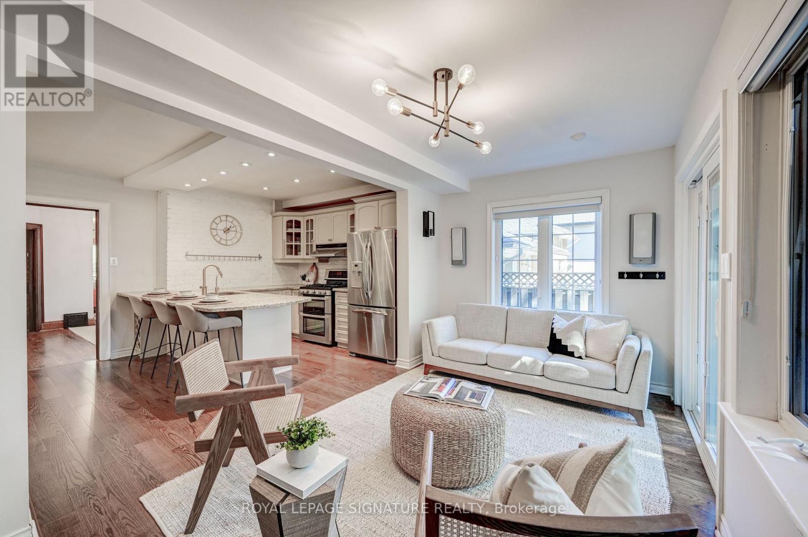 61 Government Road, Toronto (Kingsway South), Ontario  M8X 1W3 - Photo 23 - W12986716