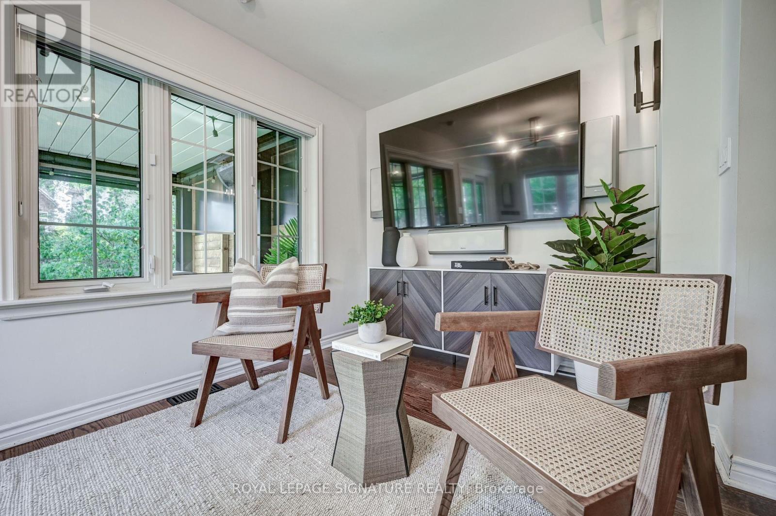 61 Government Road, Toronto (Kingsway South), Ontario  M8X 1W3 - Photo 25 - W12986716