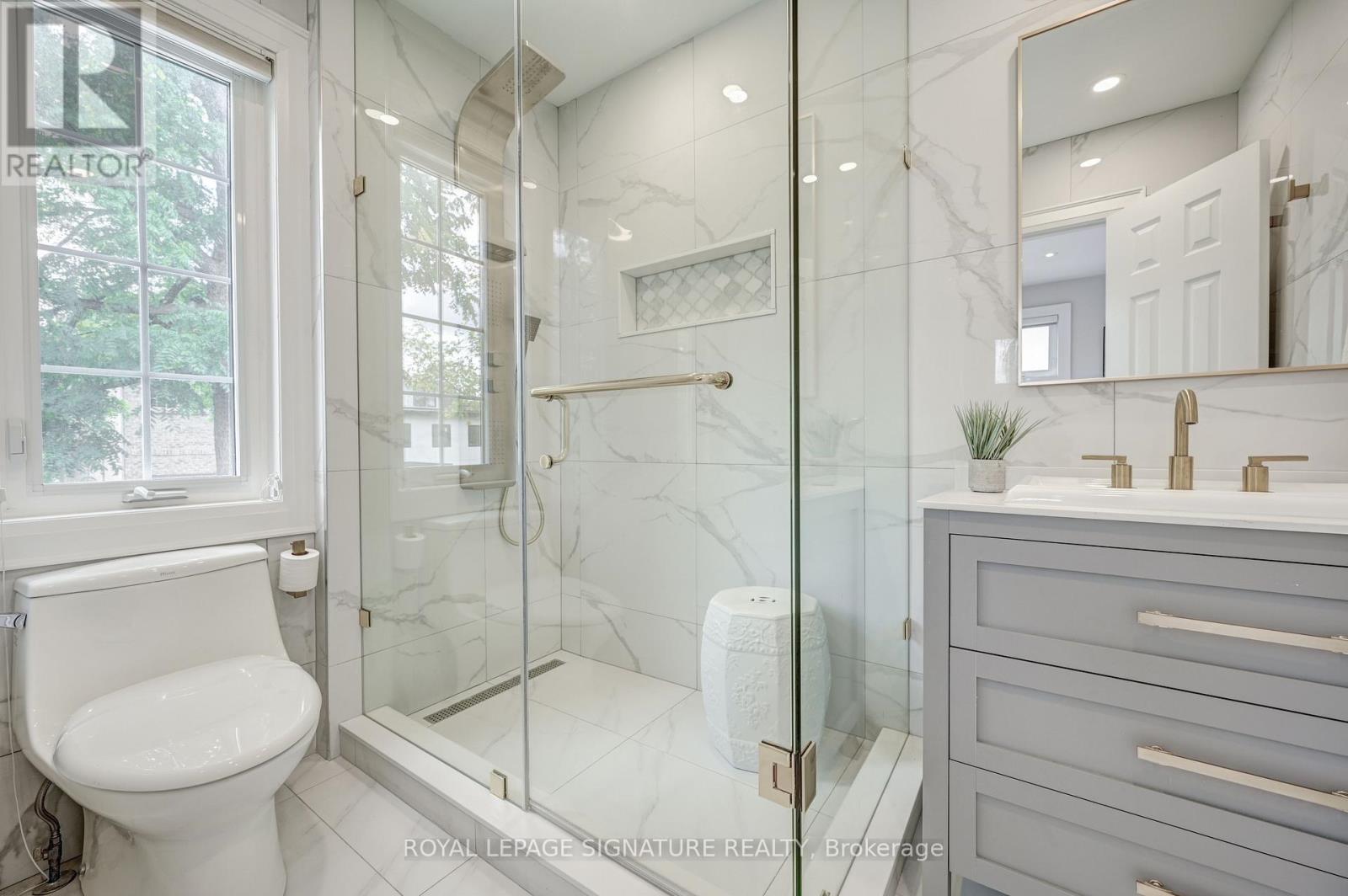 61 Government Road, Toronto (Kingsway South), Ontario  M8X 1W3 - Photo 35 - W12986716