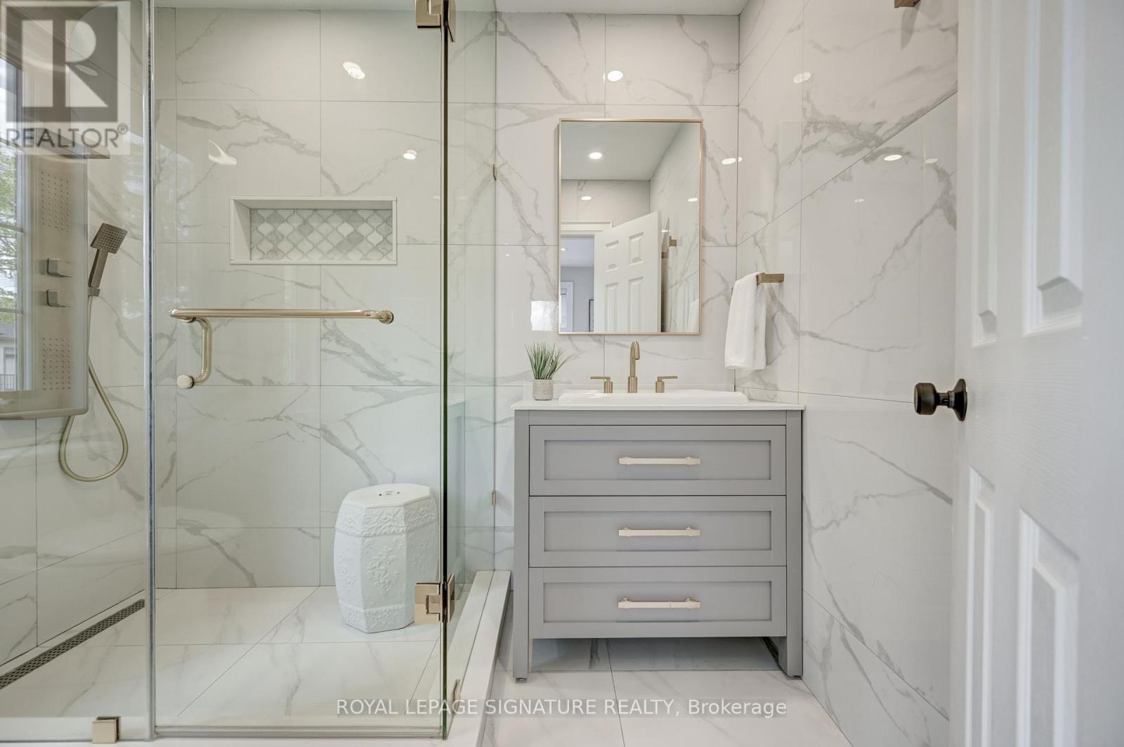 61 Government Road, Toronto (Kingsway South), Ontario  M8X 1W3 - Photo 36 - W12986716