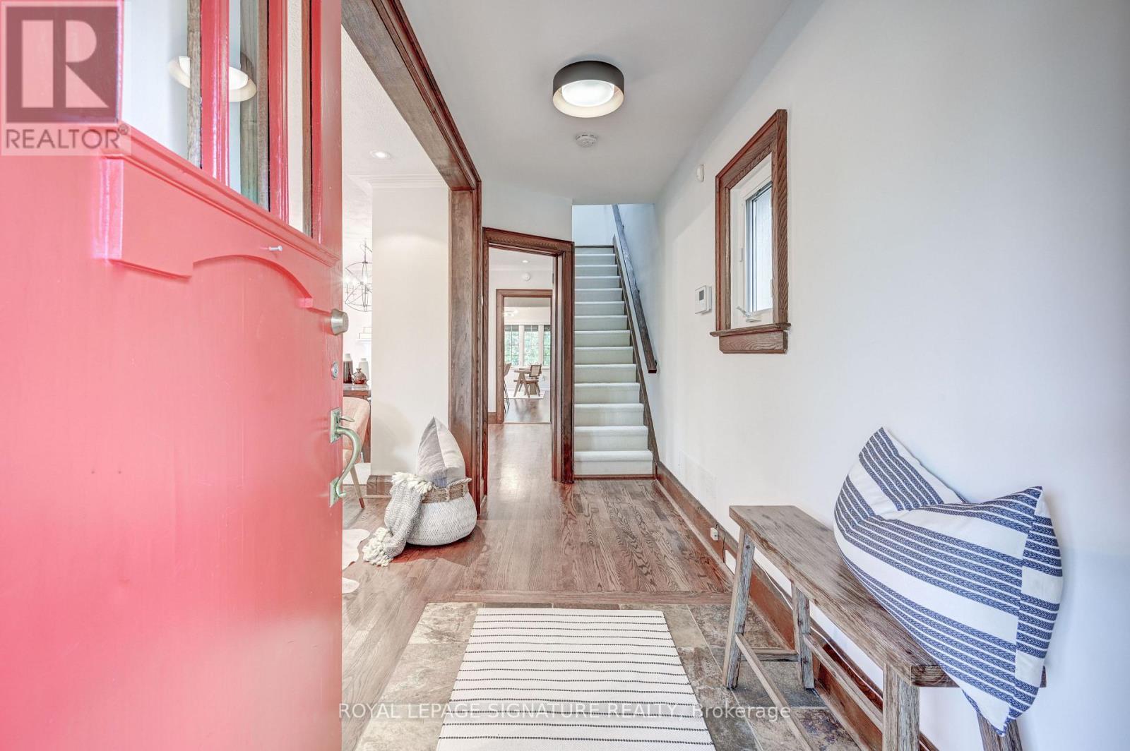 61 Government Road, Toronto (Kingsway South), Ontario  M8X 1W3 - Photo 4 - W12986716