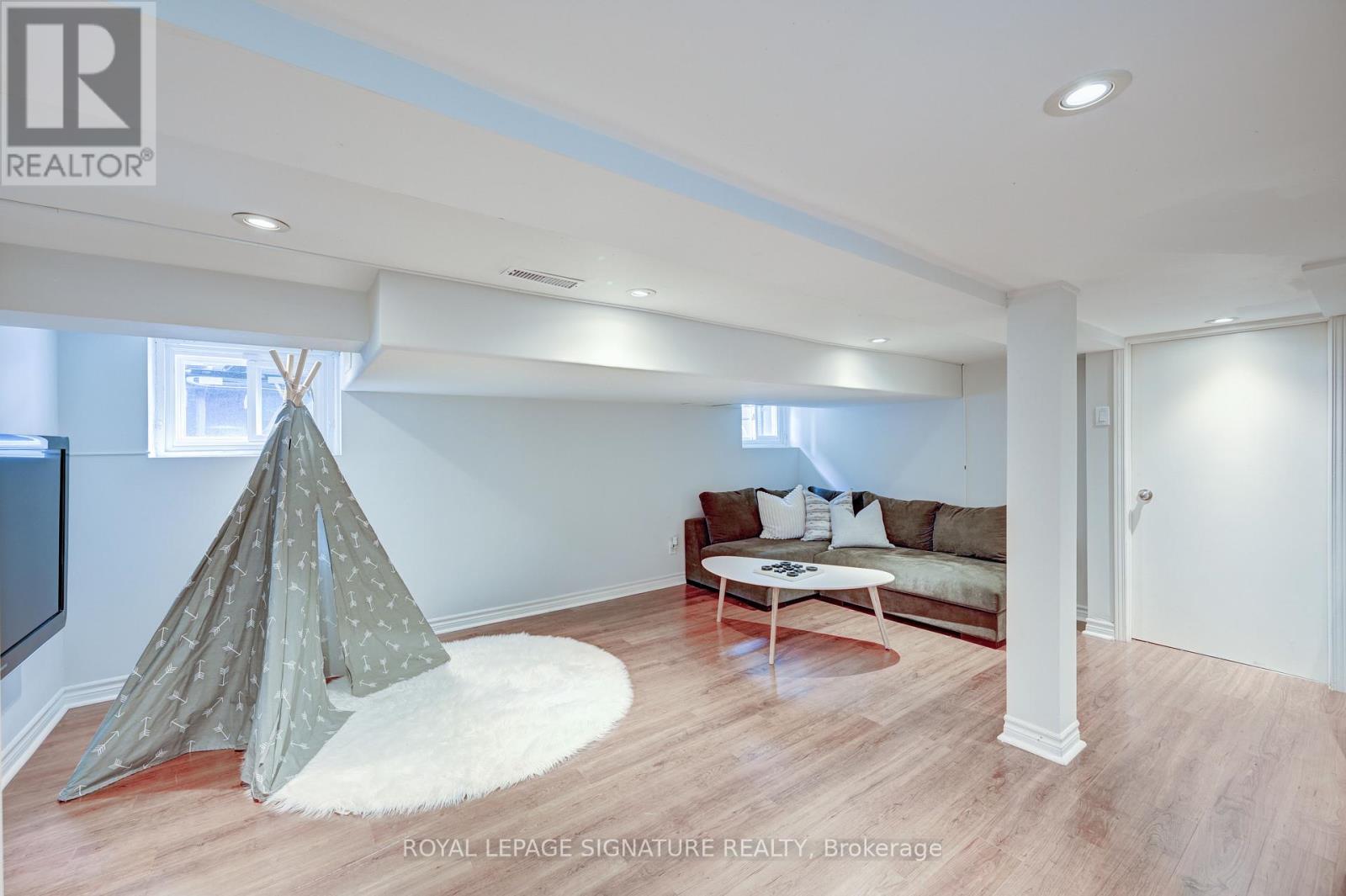 61 Government Road, Toronto (Kingsway South), Ontario  M8X 1W3 - Photo 45 - W12986716