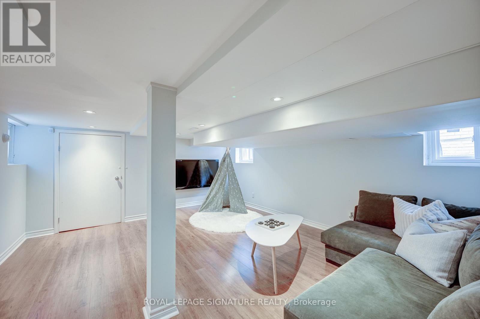 61 Government Road, Toronto (Kingsway South), Ontario  M8X 1W3 - Photo 46 - W12986716