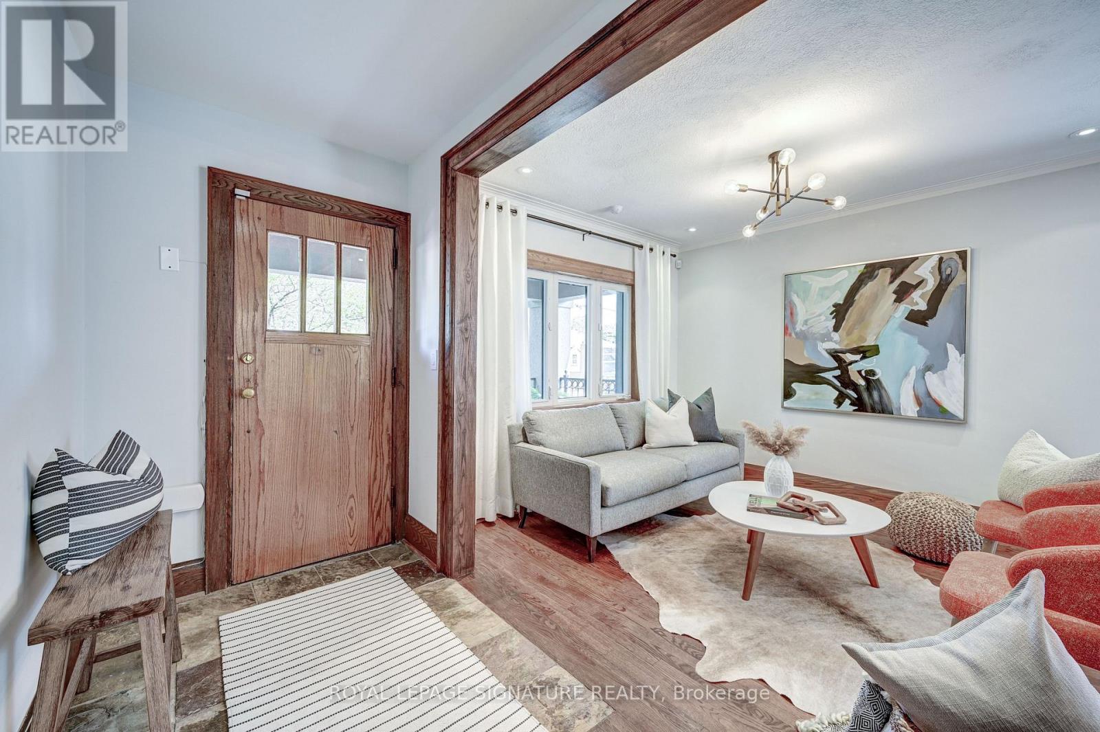 61 Government Road, Toronto (Kingsway South), Ontario  M8X 1W3 - Photo 6 - W12986716