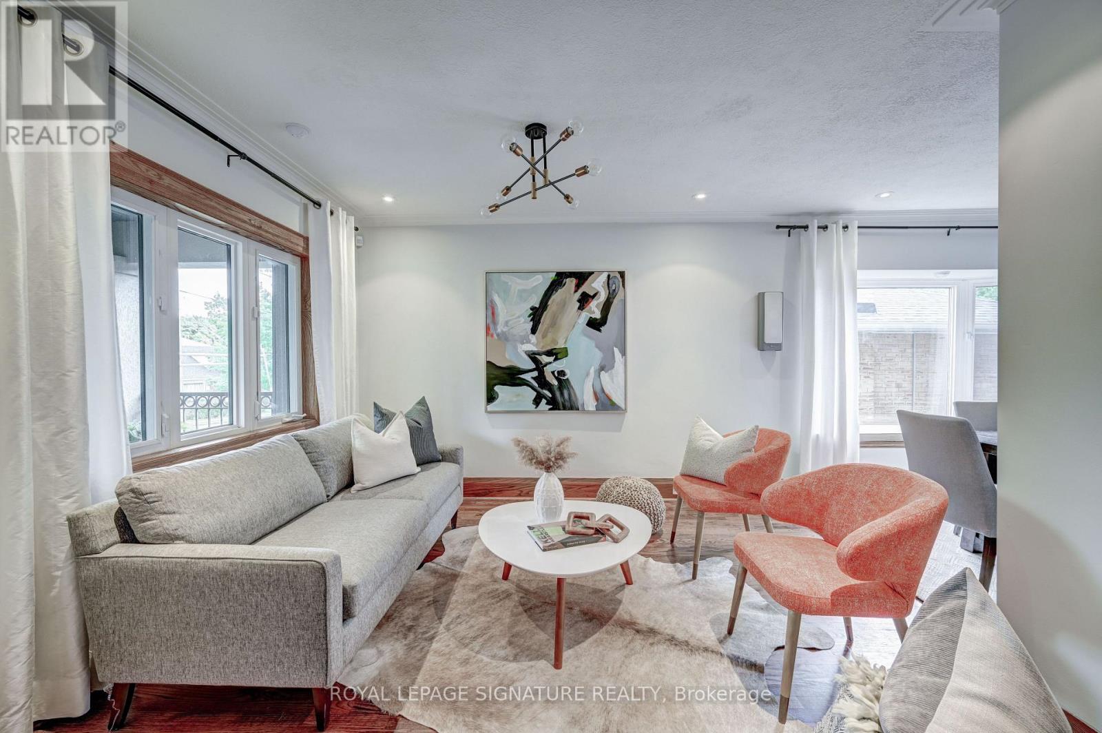 61 Government Road, Toronto (Kingsway South), Ontario  M8X 1W3 - Photo 7 - W12986716