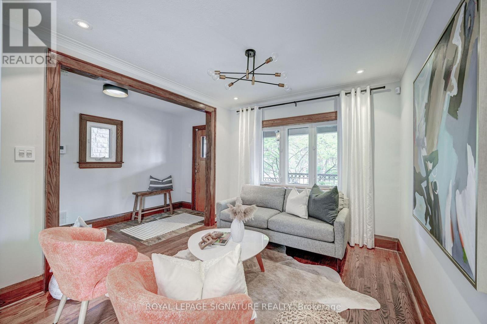 61 Government Road, Toronto (Kingsway South), Ontario  M8X 1W3 - Photo 8 - W12986716