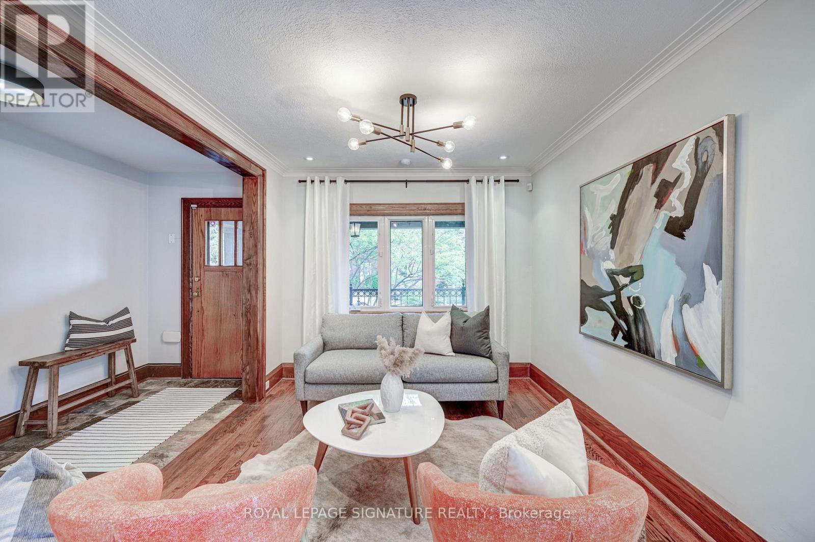 61 Government Road, Toronto (Kingsway South), Ontario  M8X 1W3 - Photo 9 - W12986716