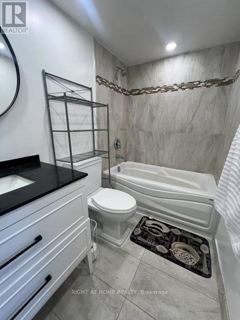 1810 - 55 Elm Drive W, Mississauga (City Centre), Ontario  L5B 3Z3 - Photo 10 - W12986736