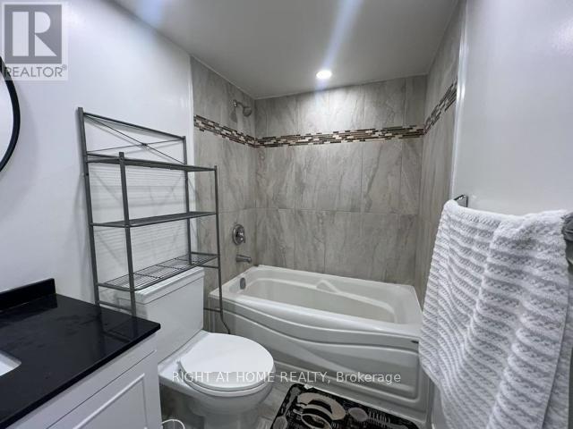 1810 - 55 Elm Drive W, Mississauga (City Centre), Ontario  L5B 3Z3 - Photo 11 - W12986736