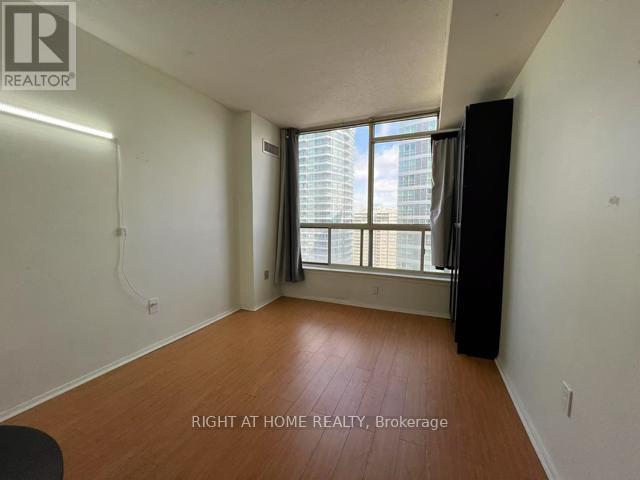 1810 - 55 Elm Drive W, Mississauga (City Centre), Ontario  L5B 3Z3 - Photo 12 - W12986736