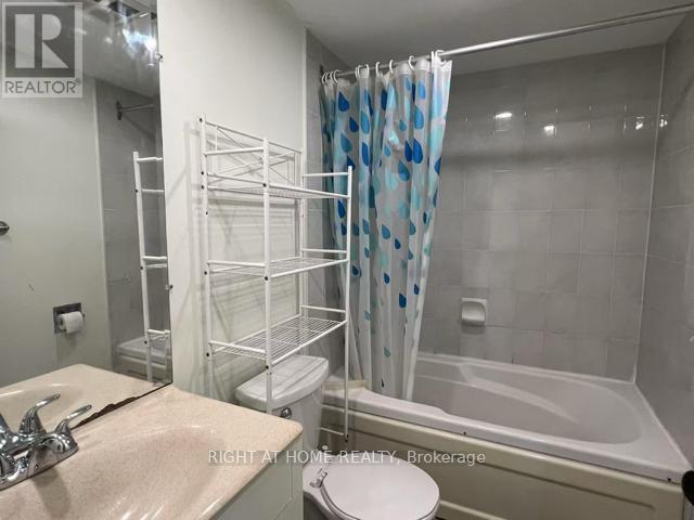 1810 - 55 Elm Drive W, Mississauga (City Centre), Ontario  L5B 3Z3 - Photo 13 - W12986736