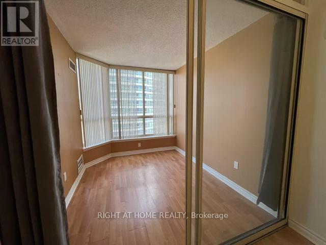 1810 - 55 Elm Drive W, Mississauga (City Centre), Ontario  L5B 3Z3 - Photo 14 - W12986736