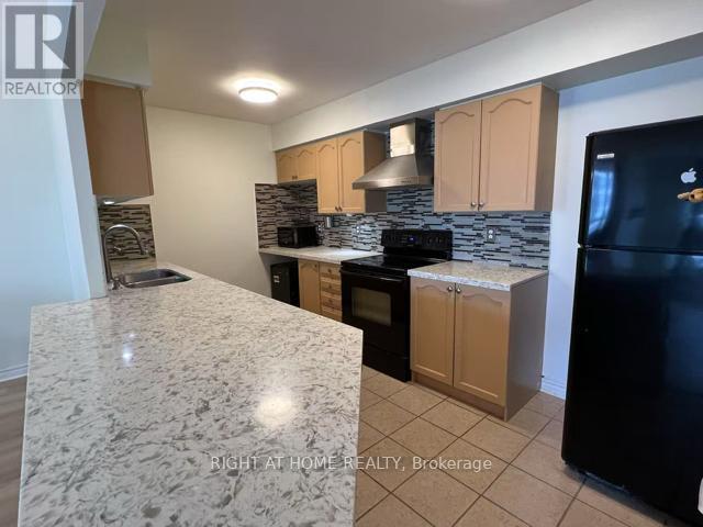 1810 - 55 Elm Drive W, Mississauga (City Centre), Ontario  L5B 3Z3 - Photo 7 - W12986736