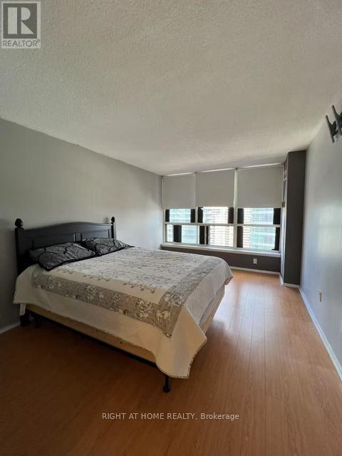 1810 - 55 Elm Drive W, Mississauga (City Centre), Ontario  L5B 3Z3 - Photo 8 - W12986736