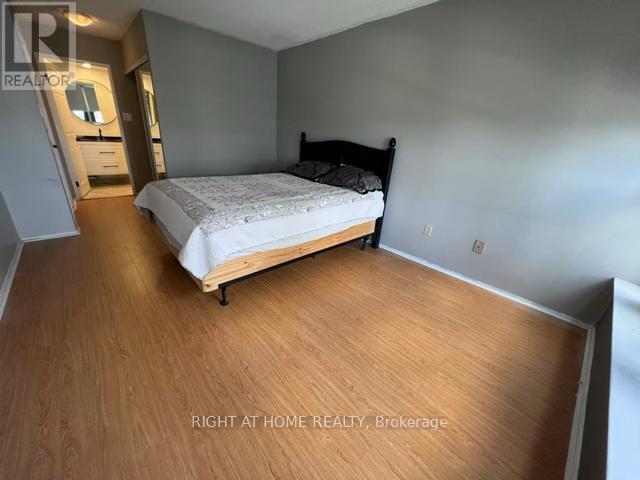 1810 - 55 Elm Drive W, Mississauga (City Centre), Ontario  L5B 3Z3 - Photo 9 - W12986736