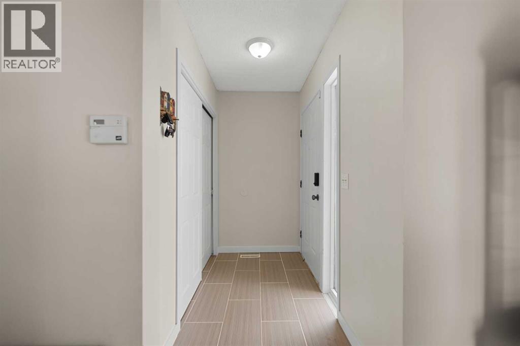 79 Macewan Meadow Rise NW, Calgary, Alberta  T3K 3J7 - Photo 4 - A2299813