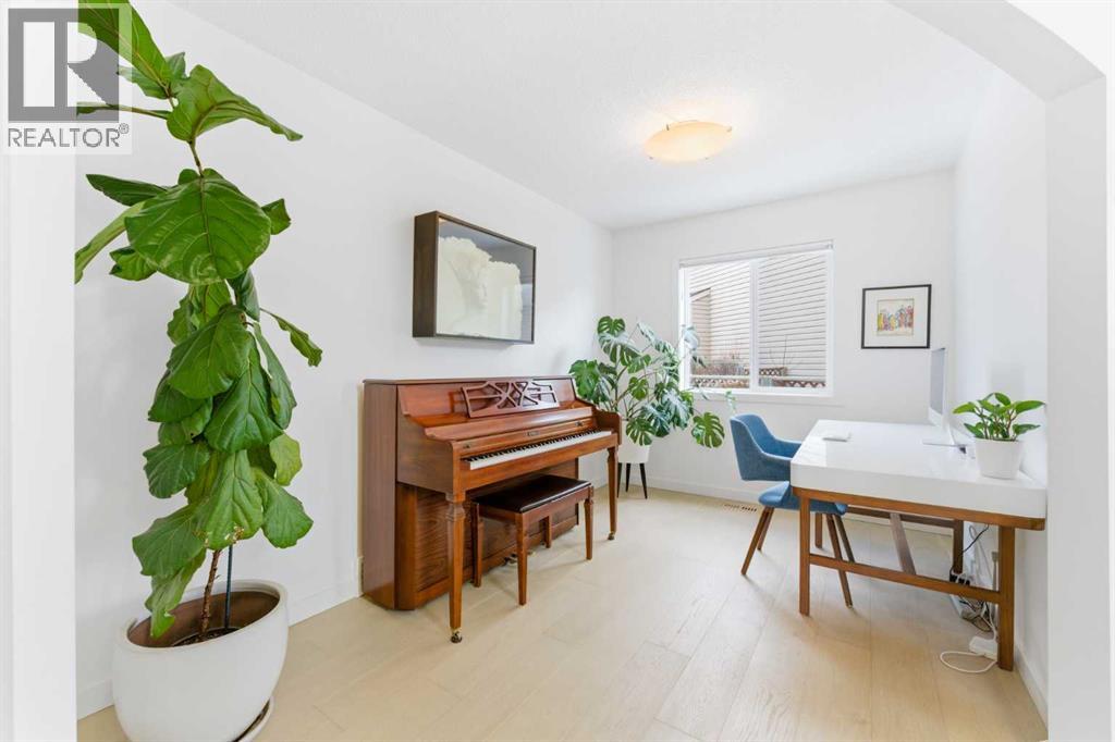 40 Tuscany Ridge Green NW, Calgary, Alberta  T3L 2J4 - Photo 4 - A2300533