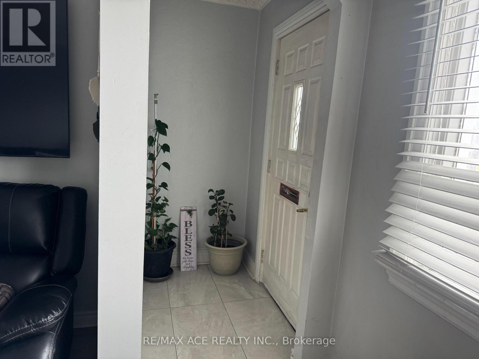 92 Ware Street, Peterborough, Ontario  K9J 2B7 - Photo 2 - X12986726