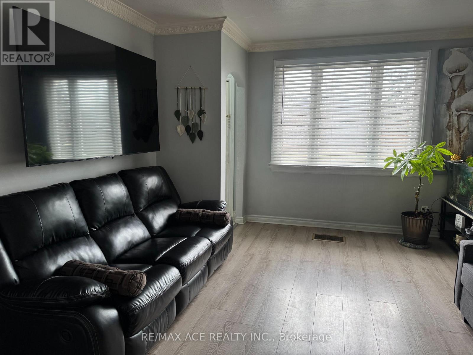 92 Ware Street, Peterborough, Ontario  K9J 2B7 - Photo 3 - X12986726