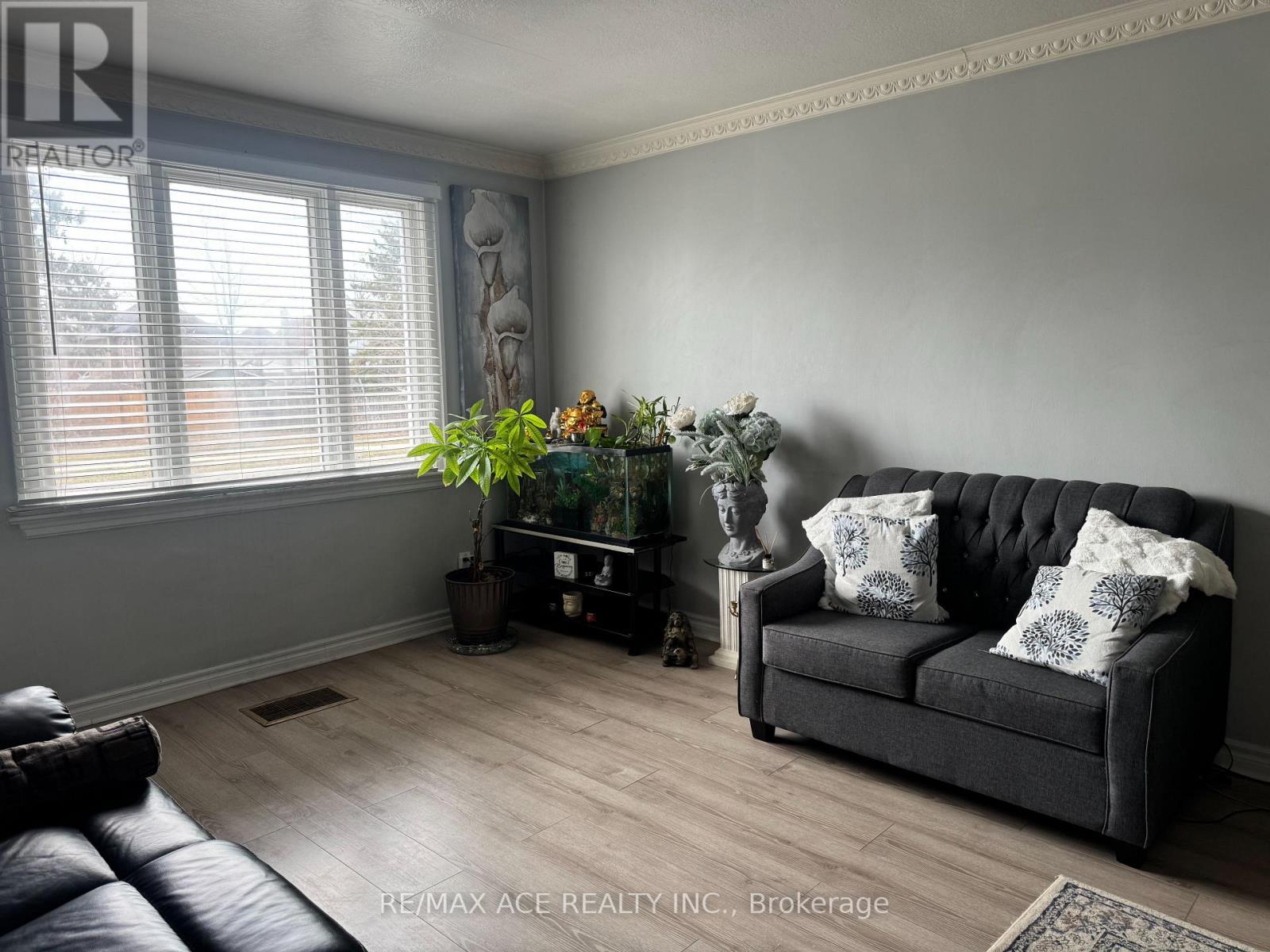 92 Ware Street, Peterborough, Ontario  K9J 2B7 - Photo 4 - X12986726