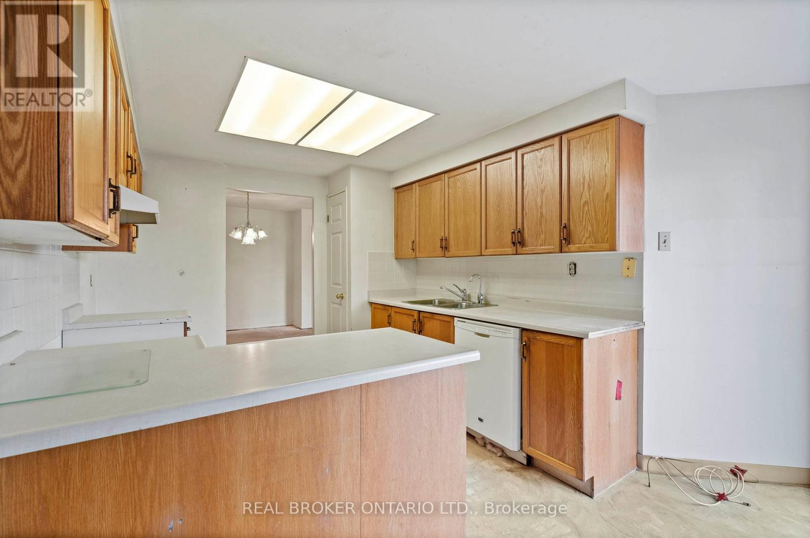 101 - 265 Westcourt Place, Waterloo, Ontario  N2L 6E4 - Photo 11 - X12986752