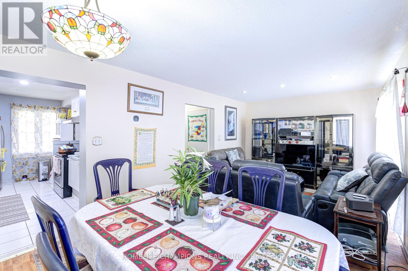 38 Dunsfold Drive, Toronto, Ontario  M1B 1T6 - Photo 9 - E12983140