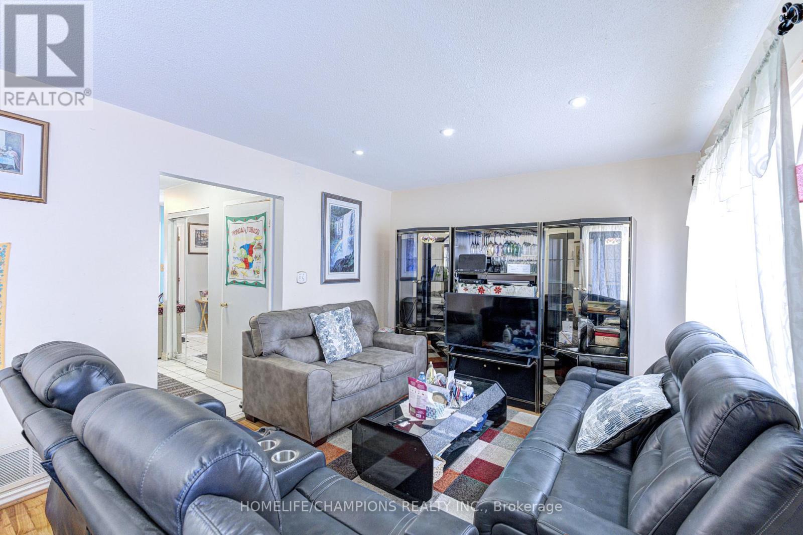 38 Dunsfold Drive, Toronto, Ontario  M1B 1T6 - Photo 8 - E12983140