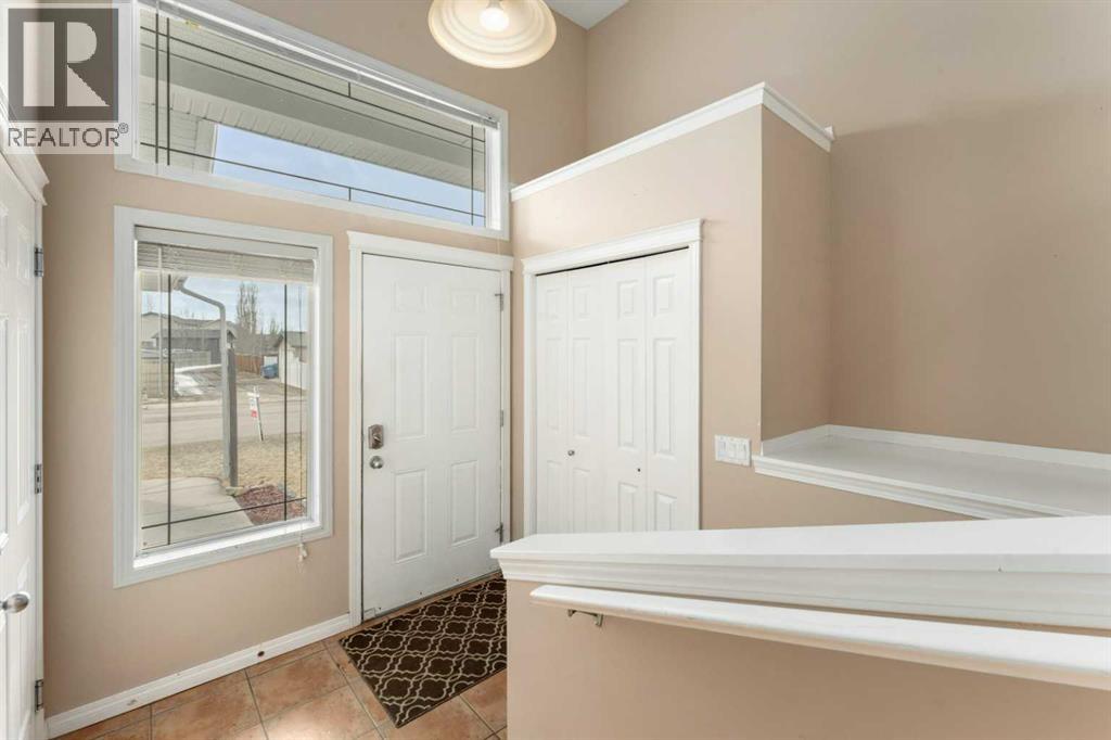 748 Carriage Lane Drive, Carstairs, Alberta  T0M 0N0 - Photo 4 - A2300925