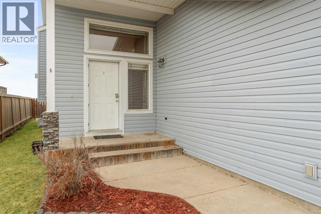 748 Carriage Lane Drive, Carstairs, Alberta  T0M 0N0 - Photo 2 - A2300925