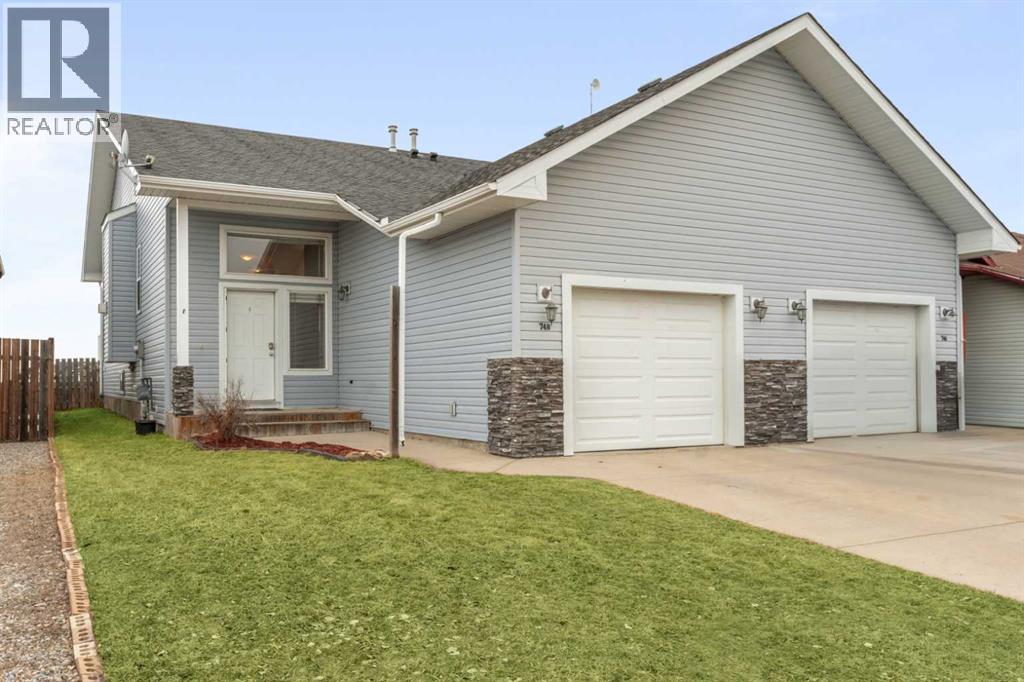 748 Carriage Lane Drive, Carstairs, Alberta