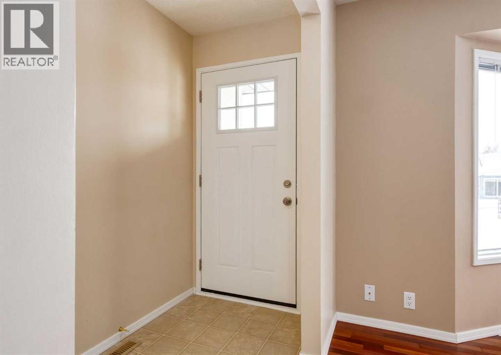 8 Castlepark Way Ne, Calgary, Alberta  T3J 1R8 - Photo 2 - A2298883