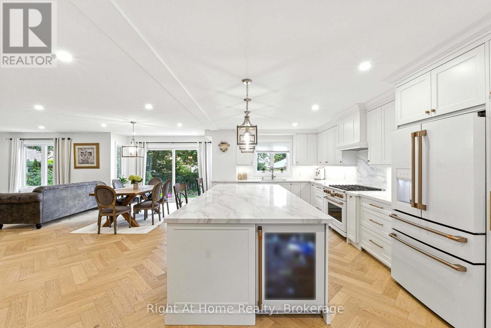 230 Poole Drive, Oakville, Ontario  L6H 3W4 - Photo 10 - W12986790