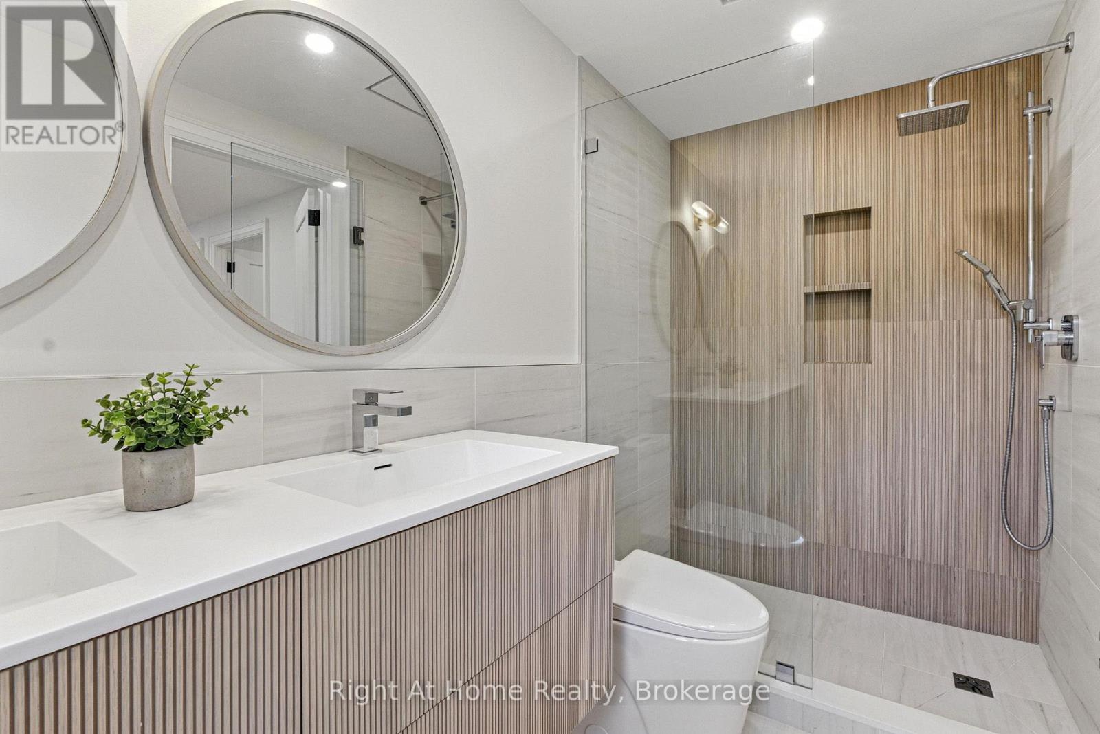 230 Poole Drive, Oakville, Ontario  L6H 3W4 - Photo 26 - W12986790